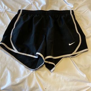 black nike shorts size M